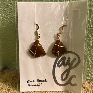 Brown stone with gold design earrings. NWOT.